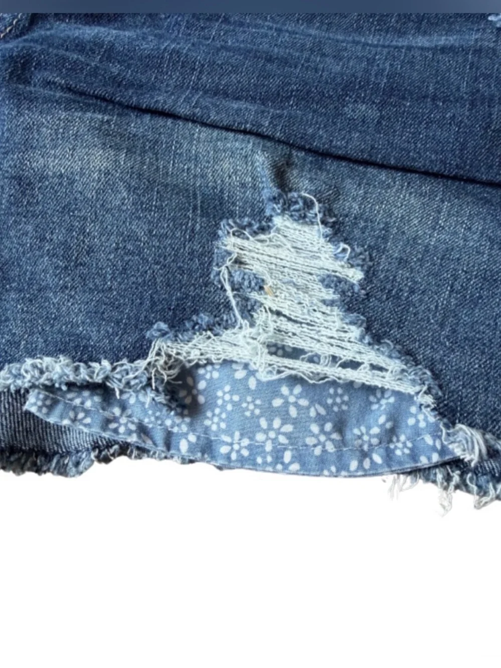 No Boundaries Women's Denim Shorts - Picture 3 of 4